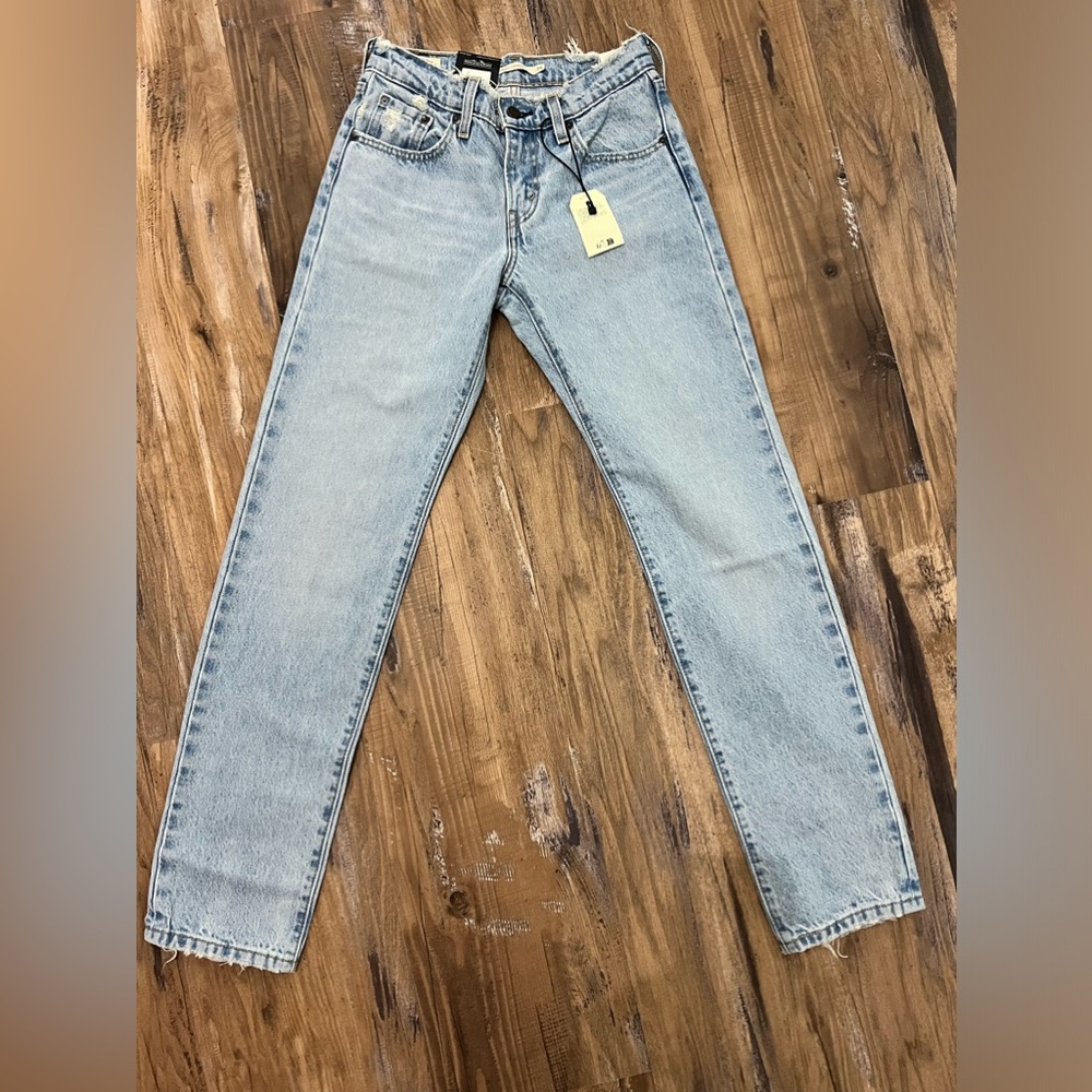 My favorite style Levi’s jeans! Middy straight size 24